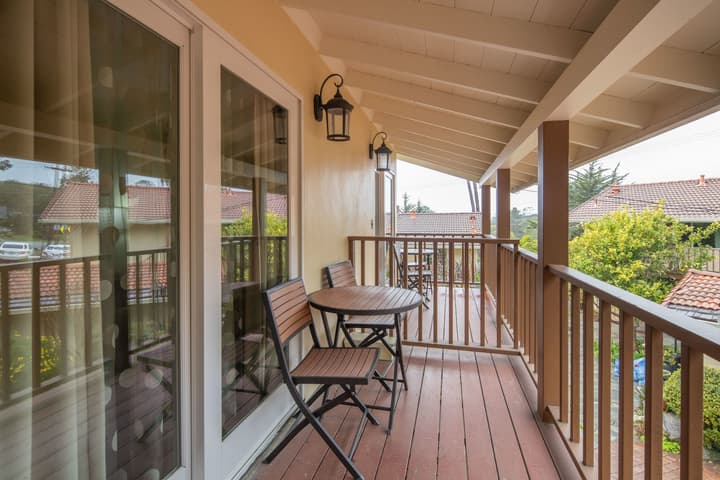 Vendange Carmel Inn & Suites