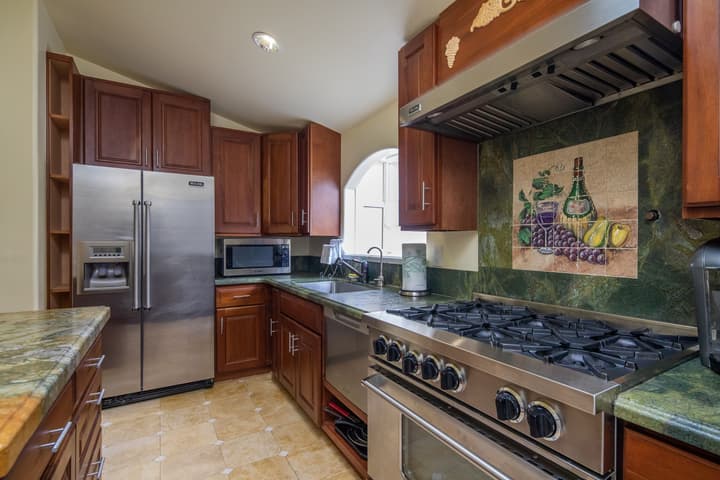 Vendange Carmel Inn & Suites