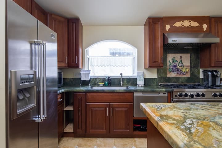 Vendange Carmel Inn & Suites