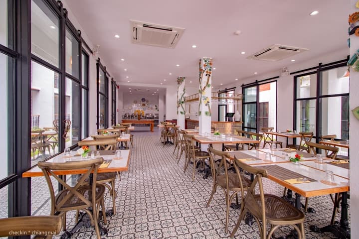 Lanna Oriental Hotel