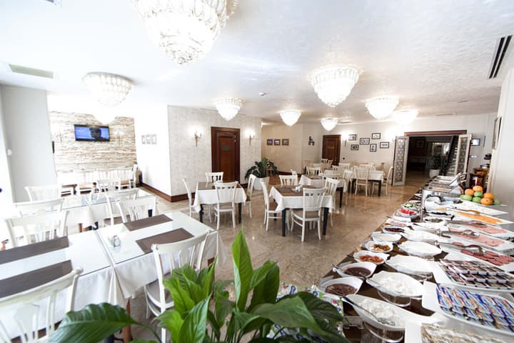 Sapphire Inn