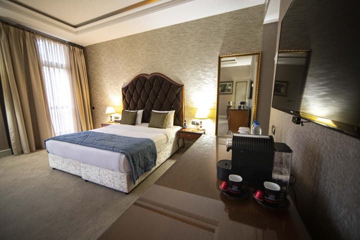 Sapphire Inn