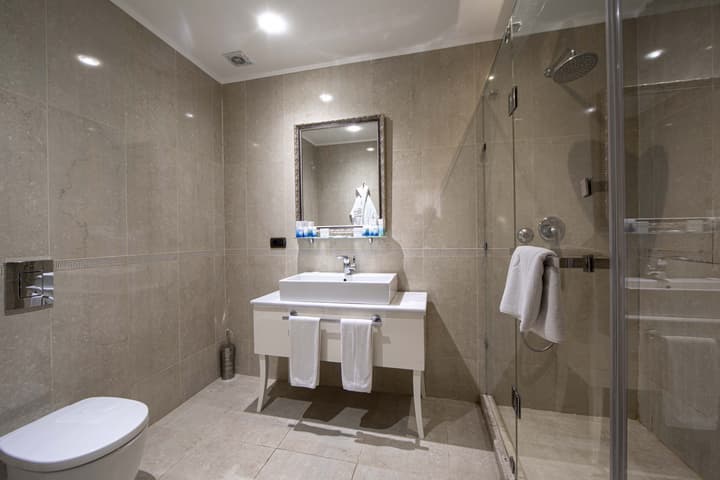 Sapphire Inn