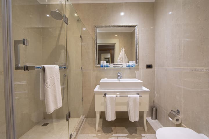 Sapphire Inn