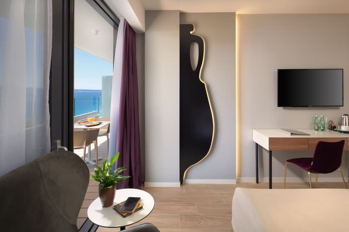 Amphora Hotel