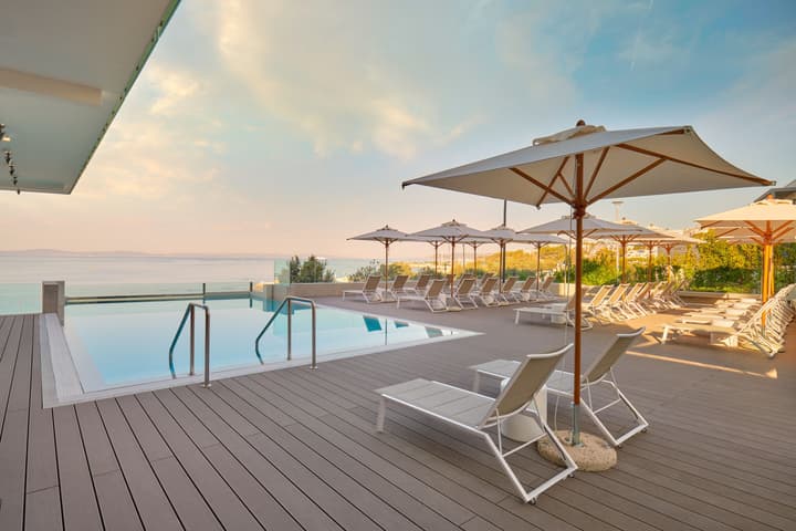 Amphora Hotel