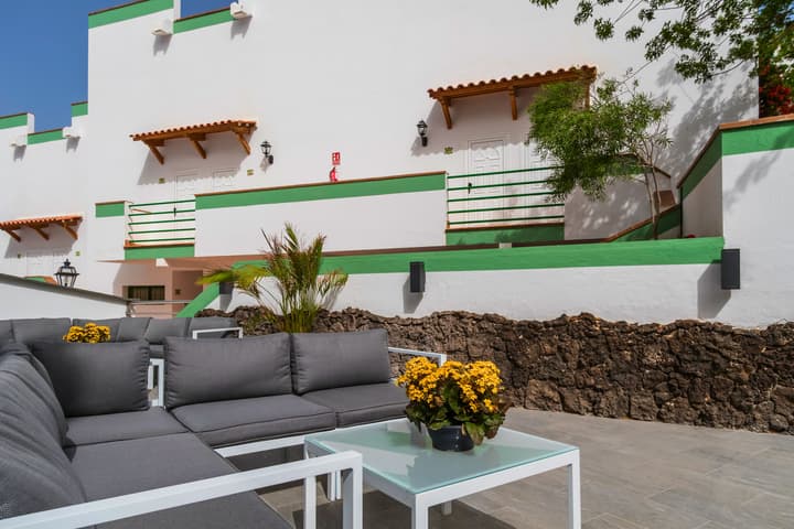 Aparthotel Esquinzo Y Monte Del Mar
