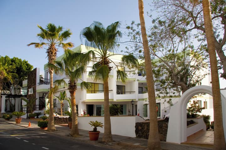Aparthotel Esquinzo Y Monte Del Mar