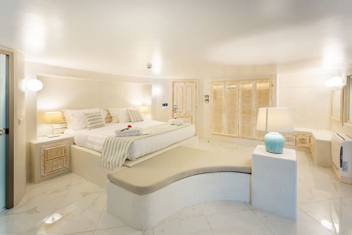 Rhodos Horizon City- Adults only