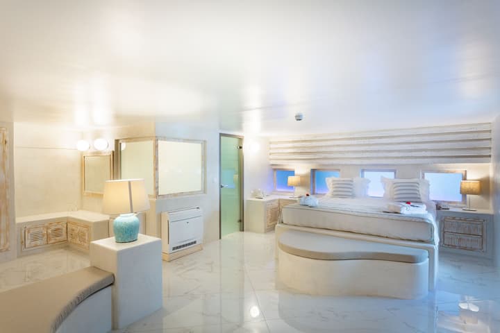 Rhodos Horizon City- Adults only