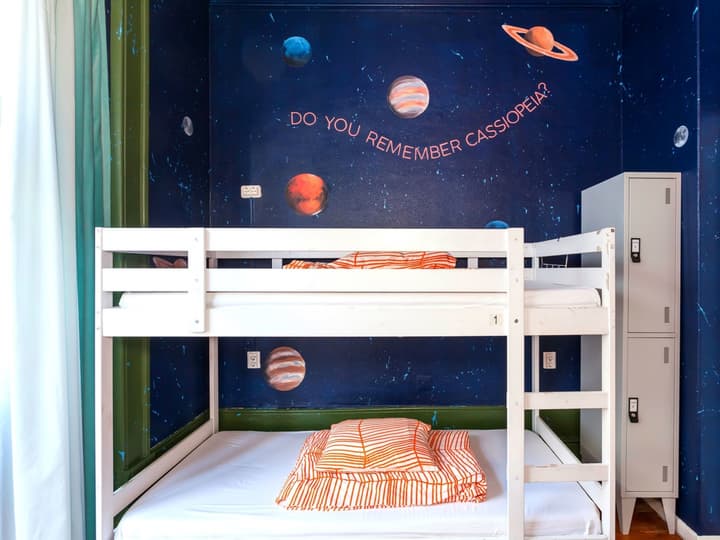 Supernova - Hostel