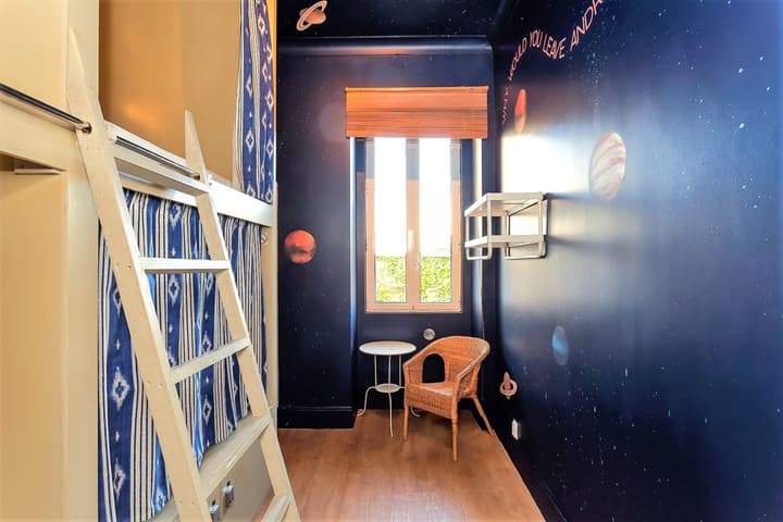 Supernova - Hostel