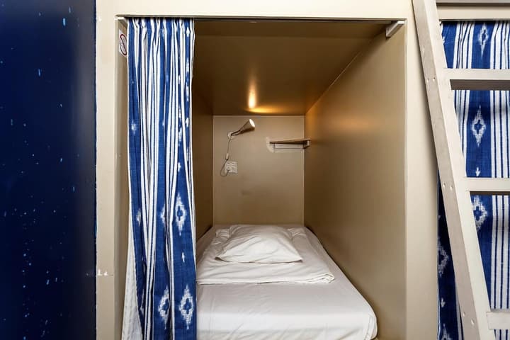 Supernova - Hostel