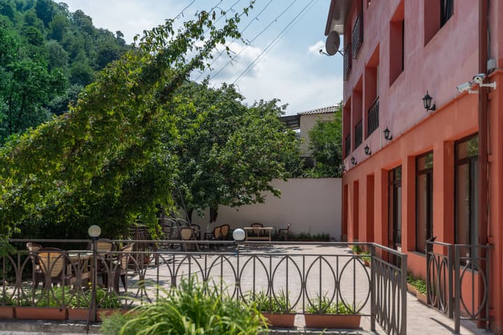 Ariana Family Hotel