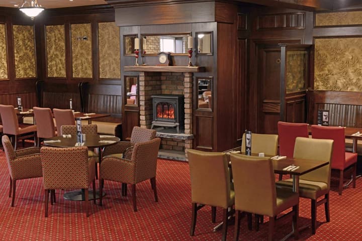 Dillons Hotel