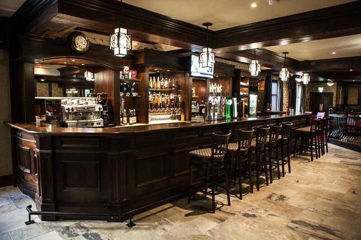 Dillons Hotel