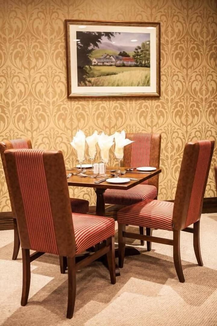 Dillons Hotel