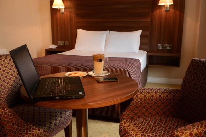 Dillons Hotel