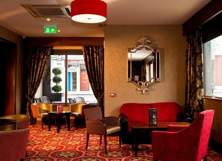 Dillons Hotel