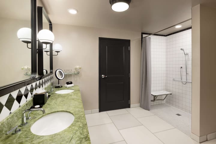 The Candler Hotel Atlanta, Curio Collection by Hilton