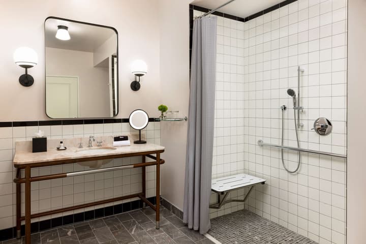 The Candler Hotel Atlanta, Curio Collection by Hilton