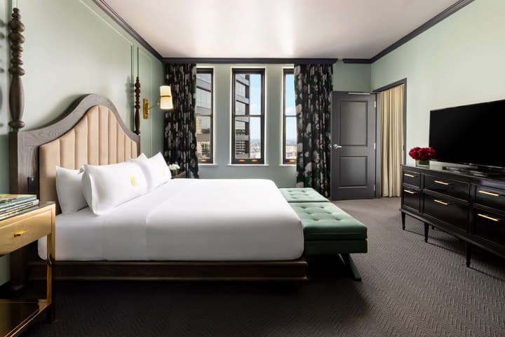 The Candler Hotel Atlanta, Curio Collection by Hilton