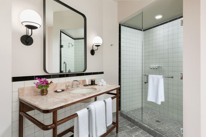 The Candler Hotel Atlanta, Curio Collection by Hilton