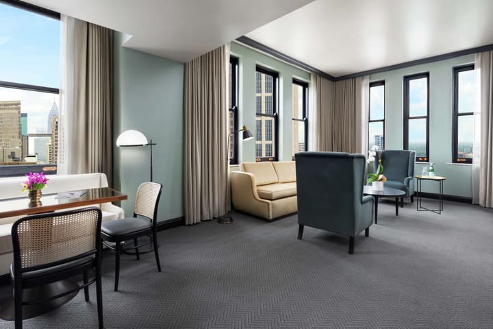 The Candler Hotel Atlanta, Curio Collection by Hilton