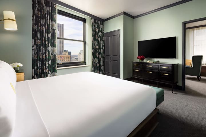 The Candler Hotel Atlanta, Curio Collection by Hilton