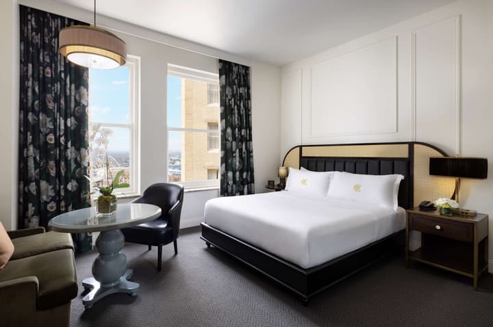 The Candler Hotel Atlanta, Curio Collection by Hilton