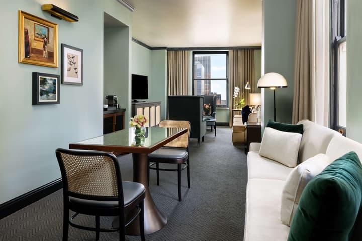 The Candler Hotel Atlanta, Curio Collection by Hilton