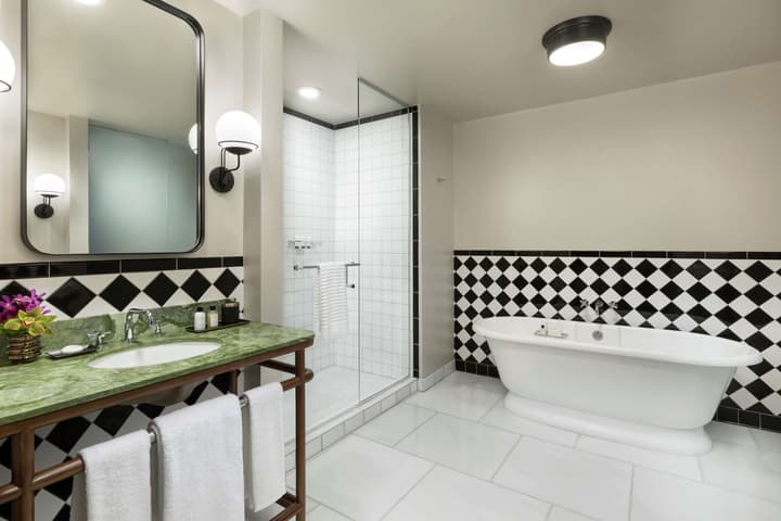 The Candler Hotel Atlanta, Curio Collection by Hilton