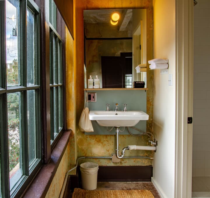 Travelers Hotel