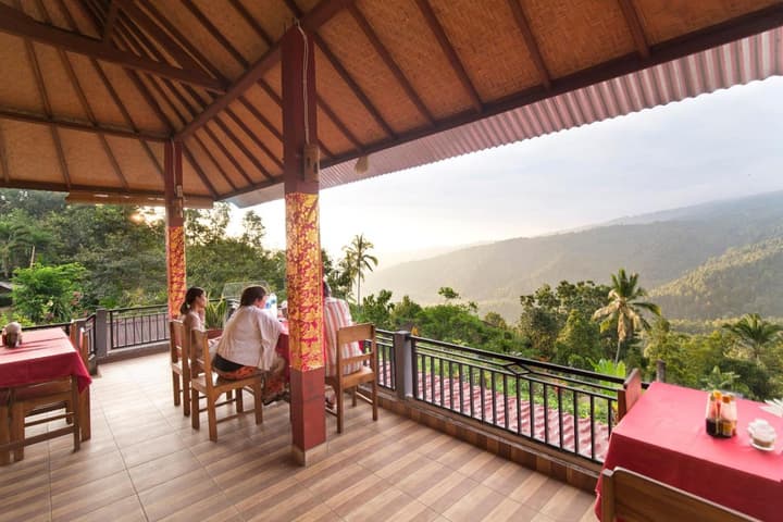 Aris Homestay and Warung Made