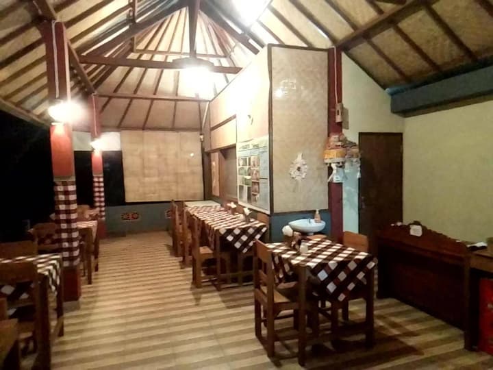 Aris Homestay and Warung Made