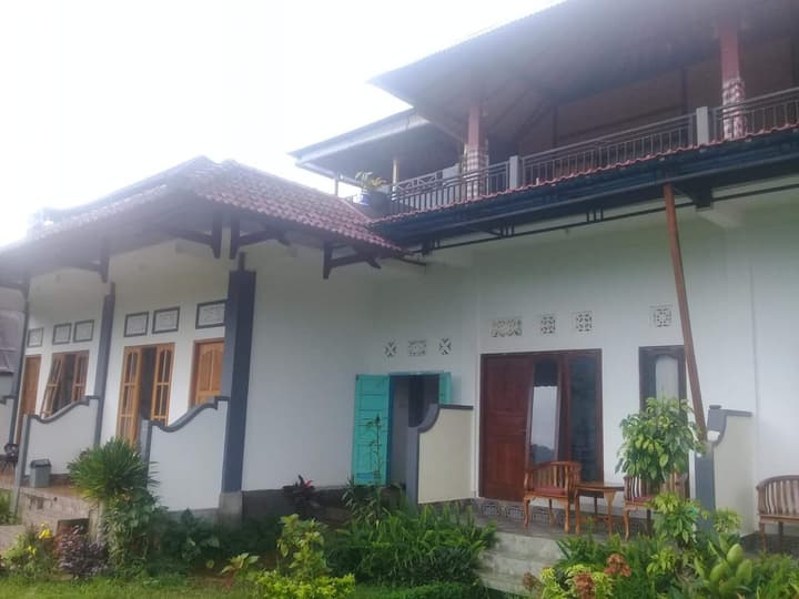 Aris Homestay and Warung Made