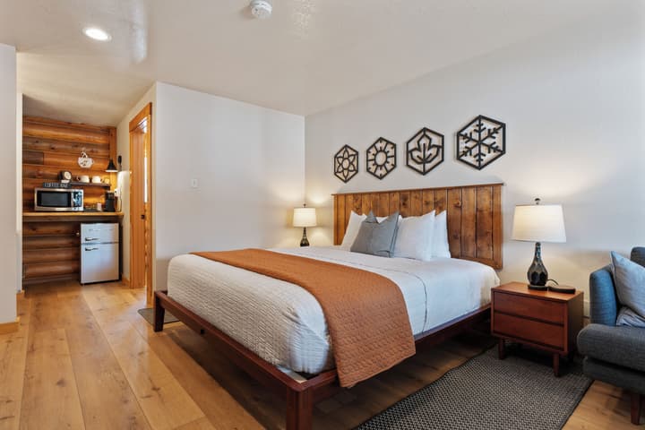 Duck Creek Village Inn