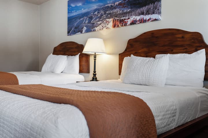 Duck Creek Village Inn