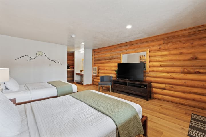 Duck Creek Village Inn