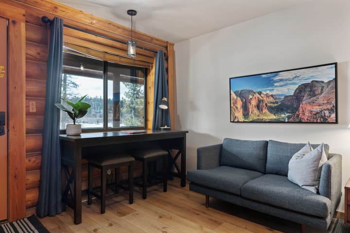 Duck Creek Village Inn
