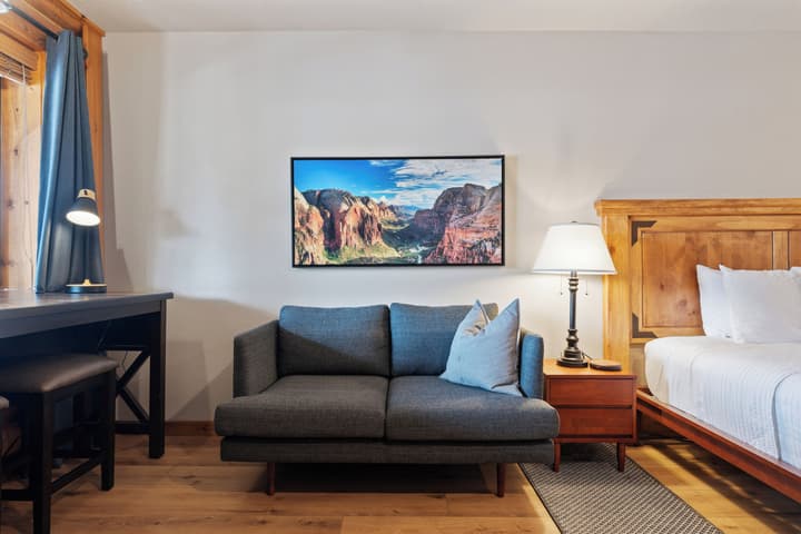 Duck Creek Village Inn