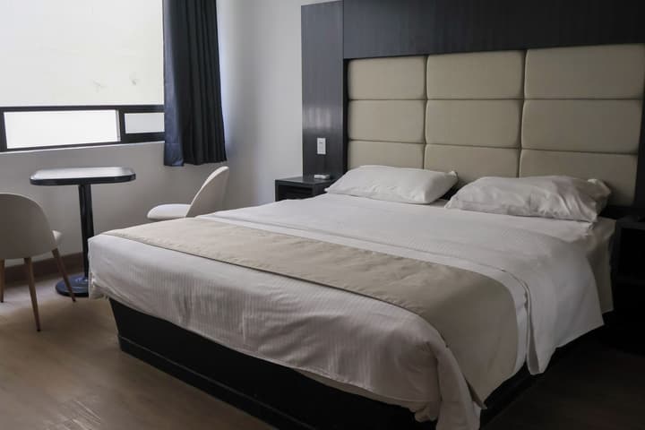 Hotel Embassy