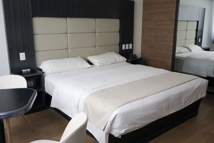Hotel Embassy