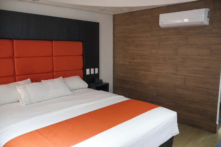 Hotel Embassy
