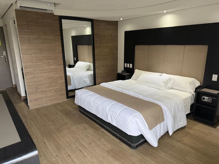 Hotel Embassy
