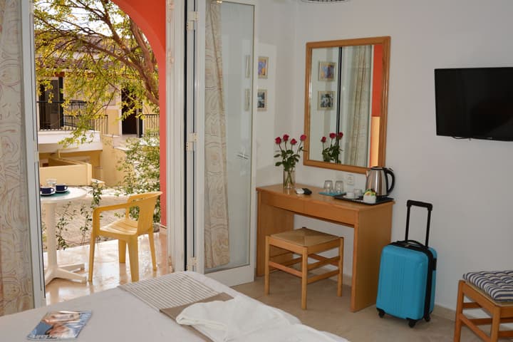 Elite Corfu - Adults Friendly