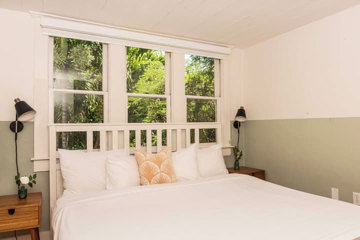 Miami River Inn By Renzzi