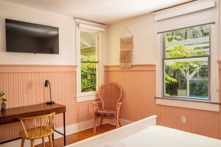 Miami River Inn By Renzzi