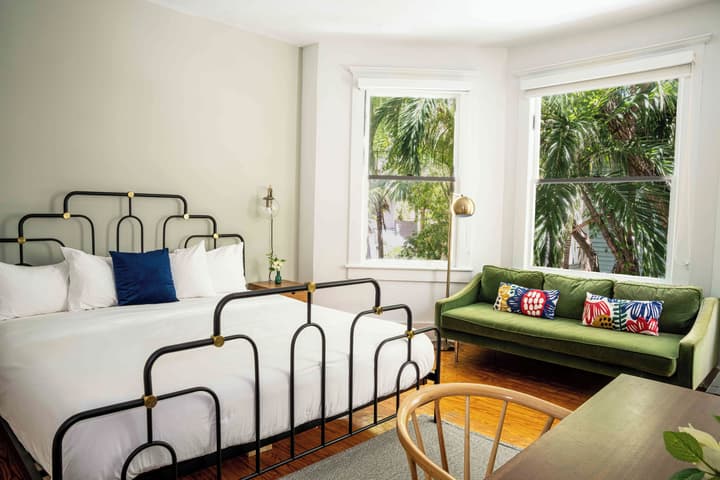 Miami River Inn By Renzzi