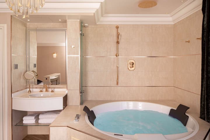 Paris j'Adore Hotel & Spa